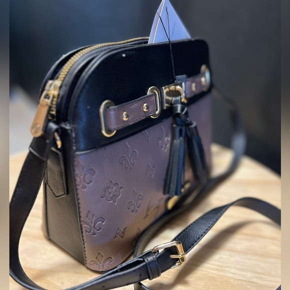 🖤NWT-Adrienne Vittadini Marsellies Signature Collection Domed Crossbody🖤 - Picture 4 of 10